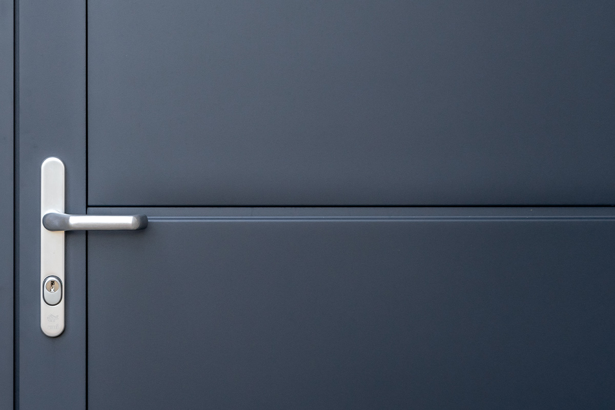 close-up garagedeur poedercoating