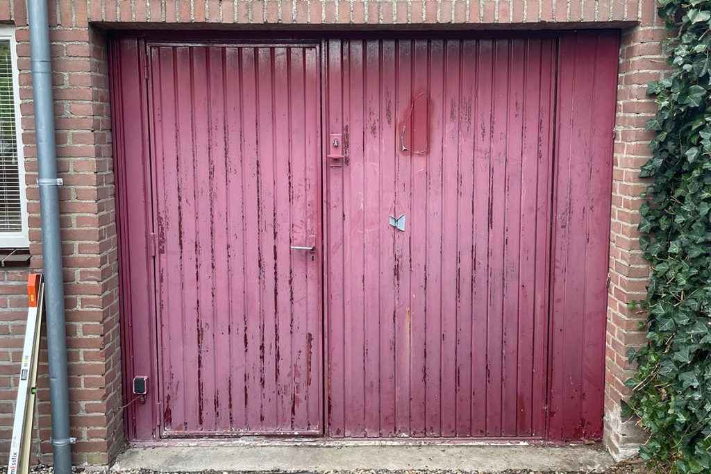 oude garagedeur is een reden om te vervangen