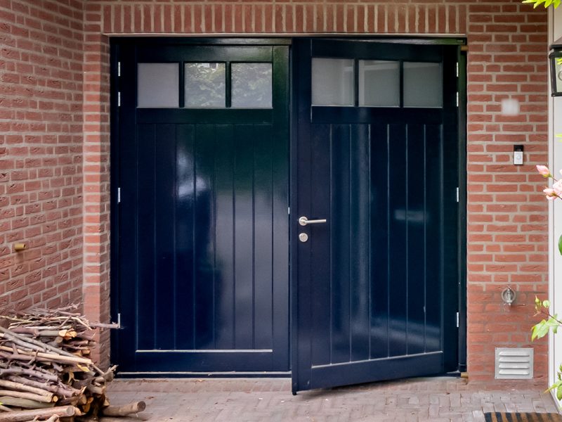 Houten openslaande garagedeuren