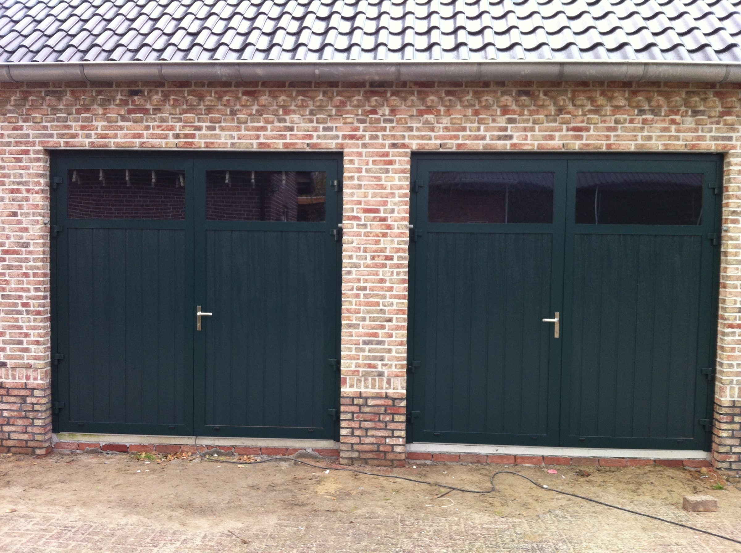 Deuren met glas ter afskuting van overkapping