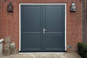 houten openslaande garagedeur bossing