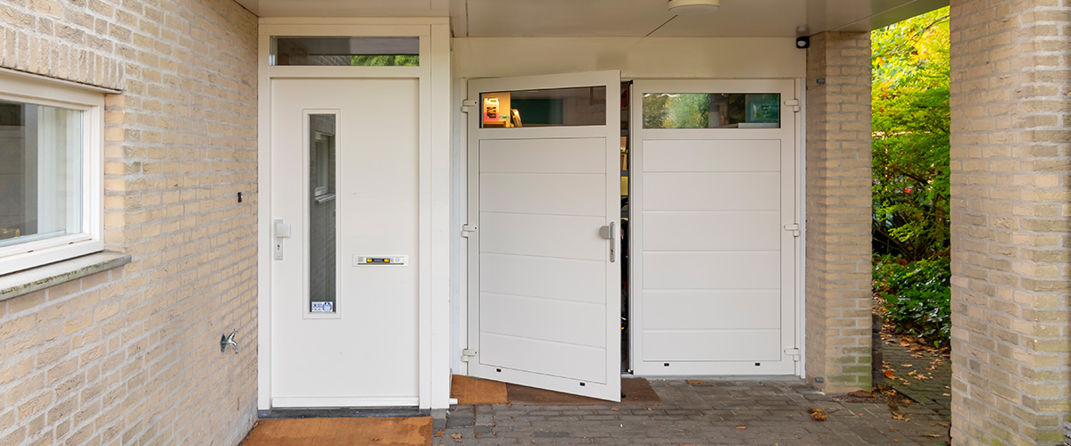 Garagedeur met raam bovenin