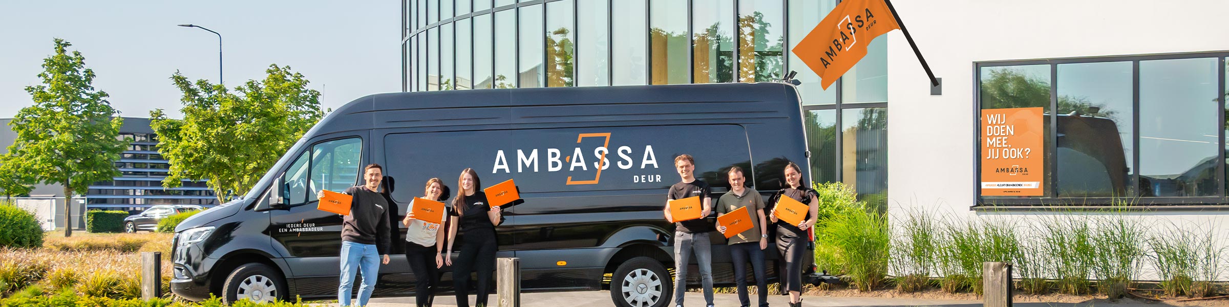 Ambassa kleurt Cranendonck oranje promoteam